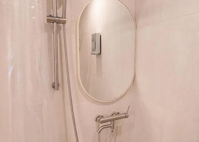 The Arch Seoul -30 Sec To Metro,1 Min To Gwangjang Market Hostal